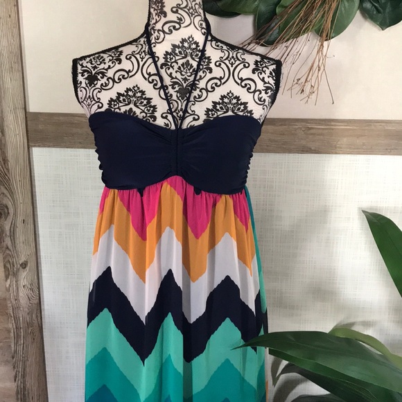 Colorful & Flattering Print Halter Maxi Dress - Picture 2 of 7